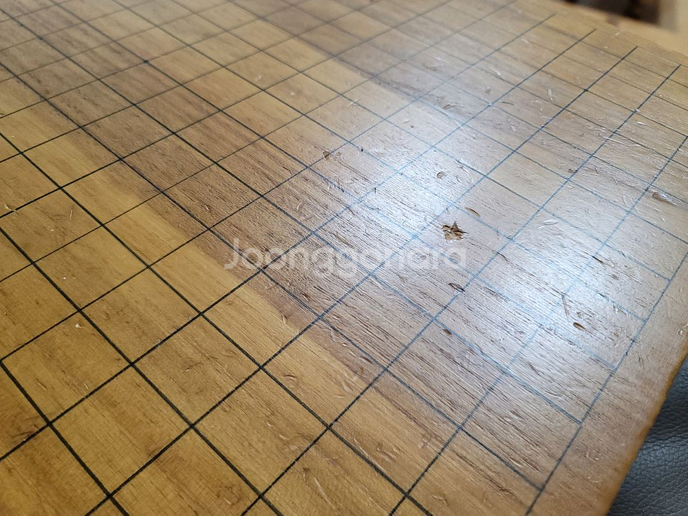 강원도특산품 대룡특산단지 공예품 특허바둑판 고급원목이며 측면 두곳 용무늬 그림 들어가있슴 착점감은 신비자 느낌으로--7