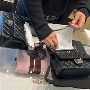 샤넬 뉴미니 블랙 샴페인 골드 새상품 25/10