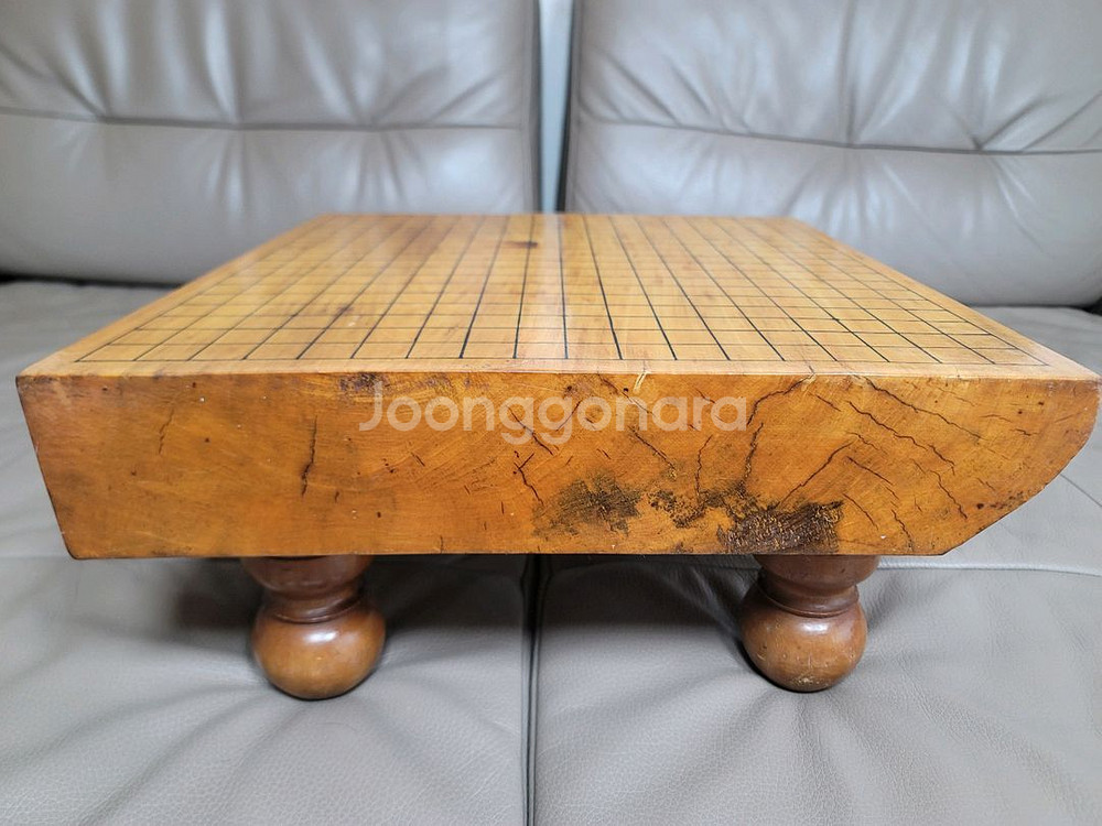 피나무 원목3호 둥근다리 바둑판 41.645.08.120.4 8.5kg한쪽측면 라운딩되어있슴전체면이 니스코팅되어--2