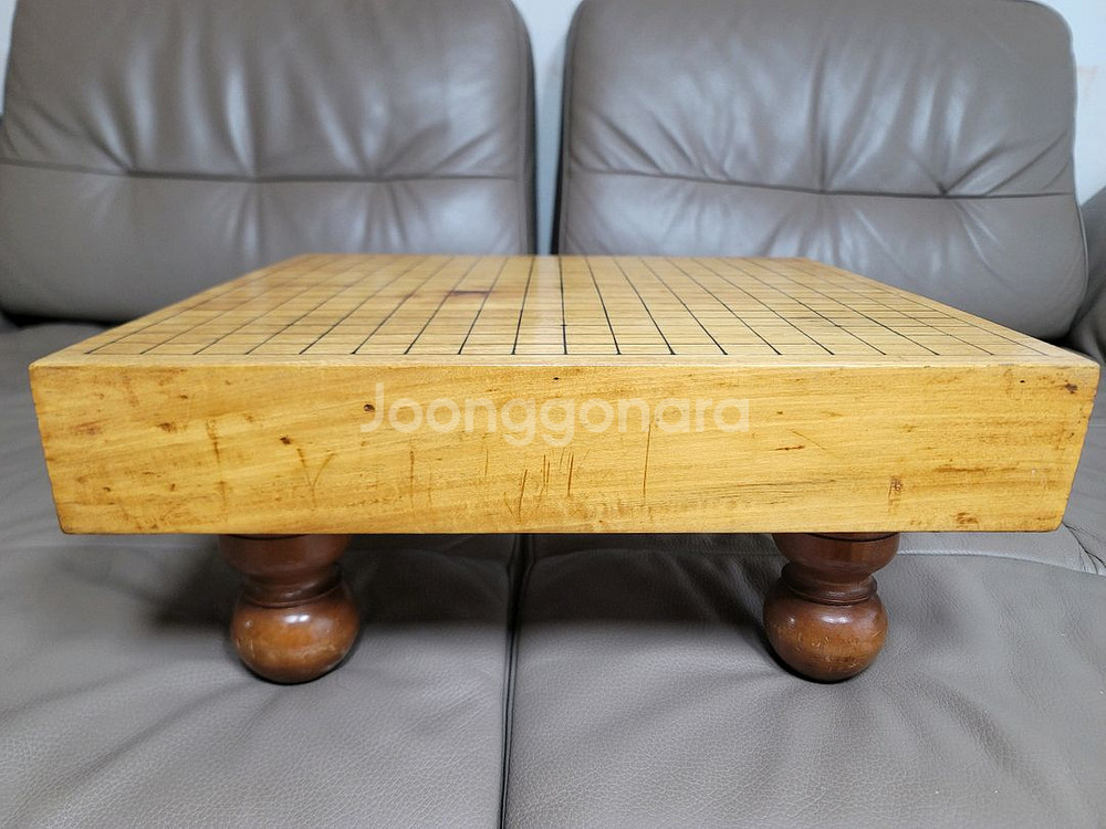 피나무 원목3호 둥근다리 바둑판 41.645.08.120.4 8.5kg한쪽측면 라운딩되어있슴전체면이 니스코팅되어--4