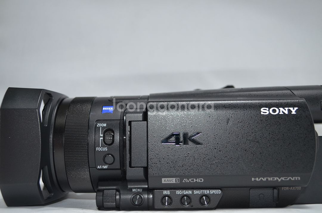 소니 FDR-AX700 4K 핸디캠 팝니다--1