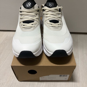 로에베 온 러닝화