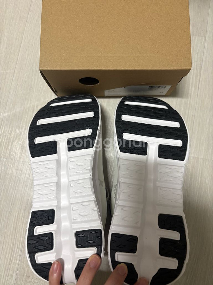 로에베 온 러닝화--1