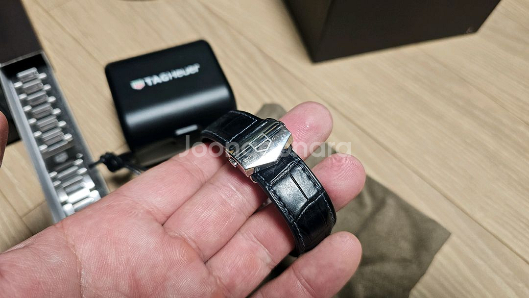 태그호이어 까레라 칼리버5 청판 시계--3