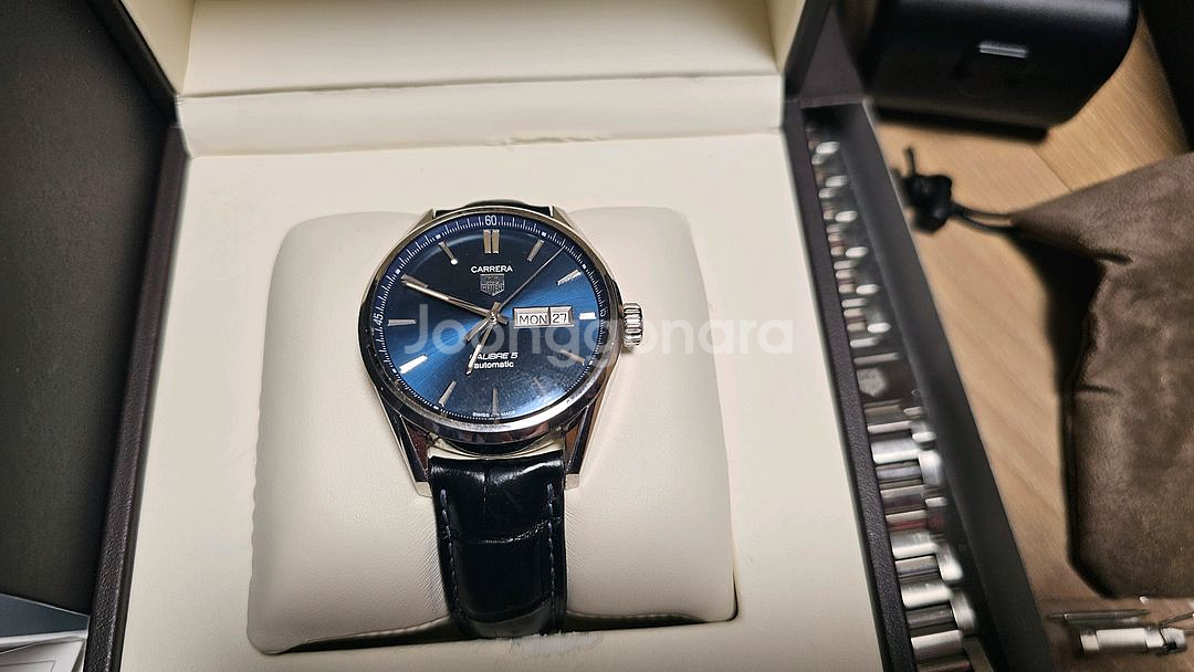 태그호이어 까레라 칼리버5 청판 시계--1