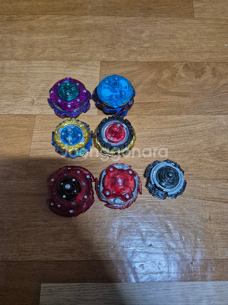 베이블레이드 7개 가격제시로 팝니다. (낱개가능)--1