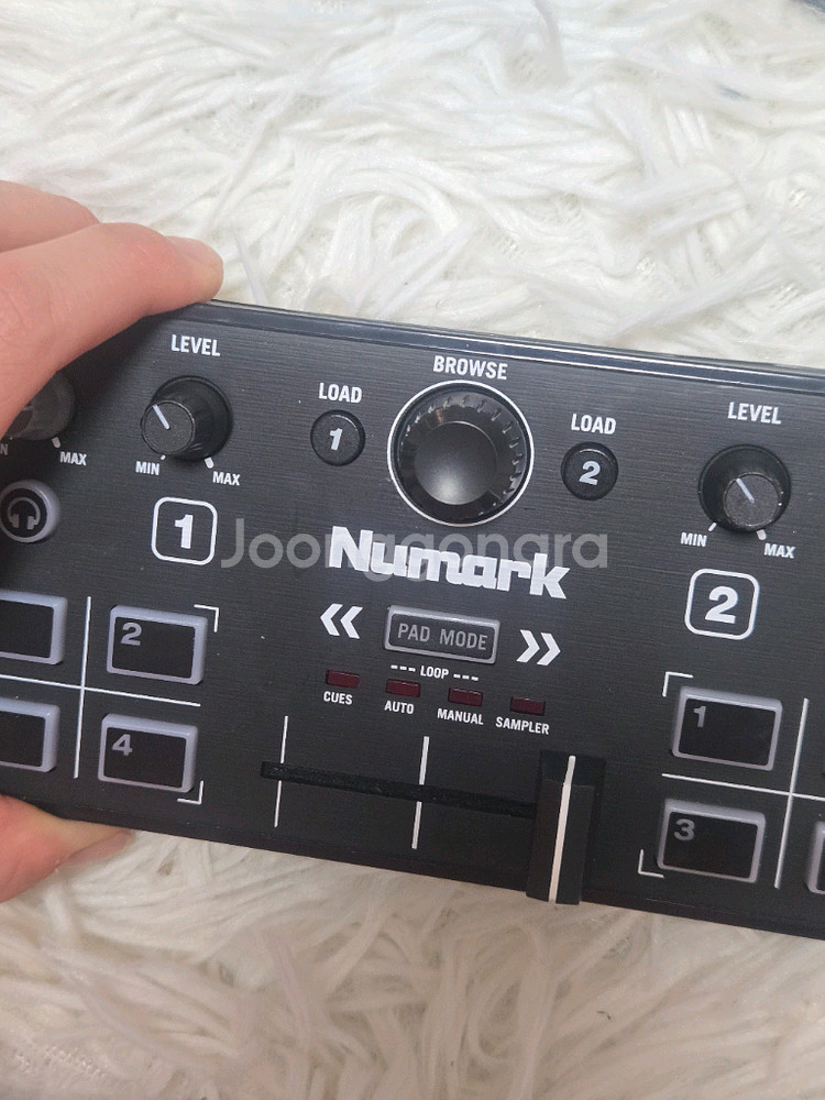 휴대용 DJ 컨트롤러 장비--1