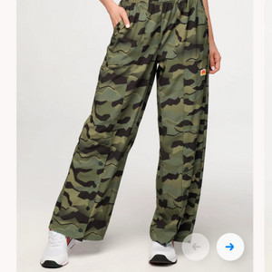 줌바웨어 카모 팬츠 M사이즈