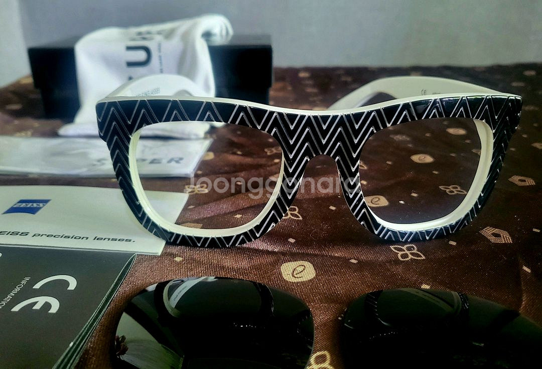 (미사용 새제품) SUPER 슈퍼 블랙&화이트 선글라--0