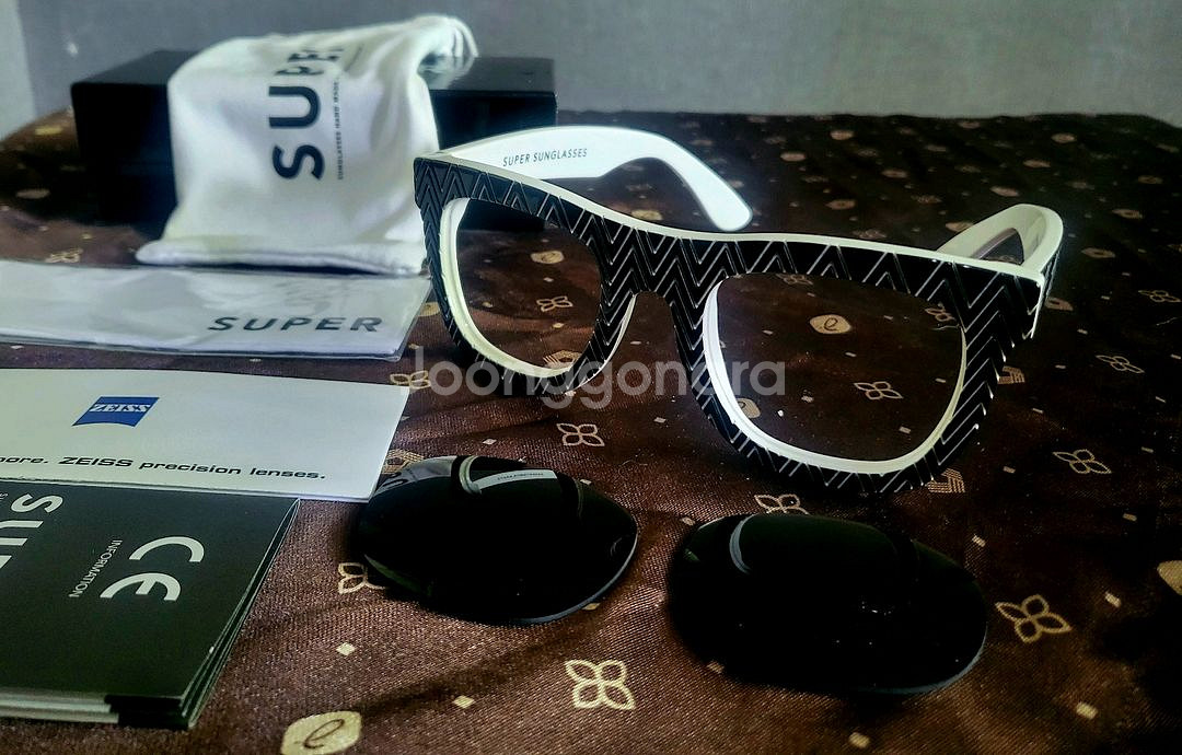 (미사용 새제품) SUPER 슈퍼 블랙&화이트 선글라--1