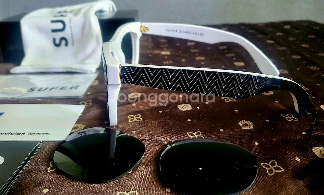 (미사용 새제품) SUPER 슈퍼 블랙&화이트 선글라--2