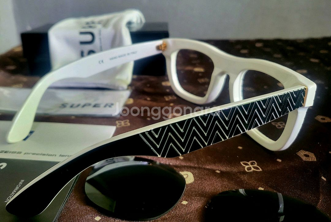 (미사용 새제품) SUPER 슈퍼 블랙&화이트 선글라--8