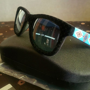 [미사용 새상품] INDEPENDENT 벨벳 선글라스