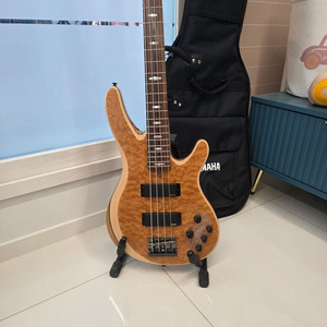 야마하 TRB1004J 네츄럴 새상품 판매합니다. (봇치더락 베이스)