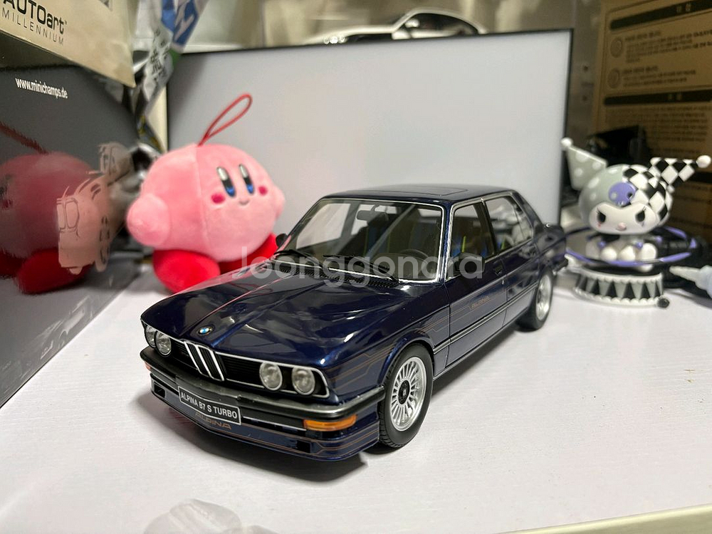 1:18 오또 구형 7알피나 블루 다이캐스트 팝니다.--0