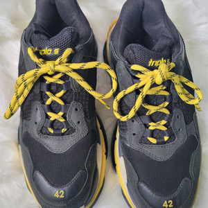 발렌시아가 트리플S 42사이즈