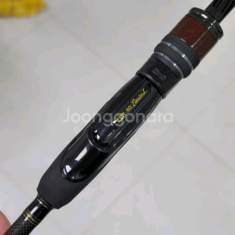 써티포 FER-60 한정판 아징대 판매합니다.--0