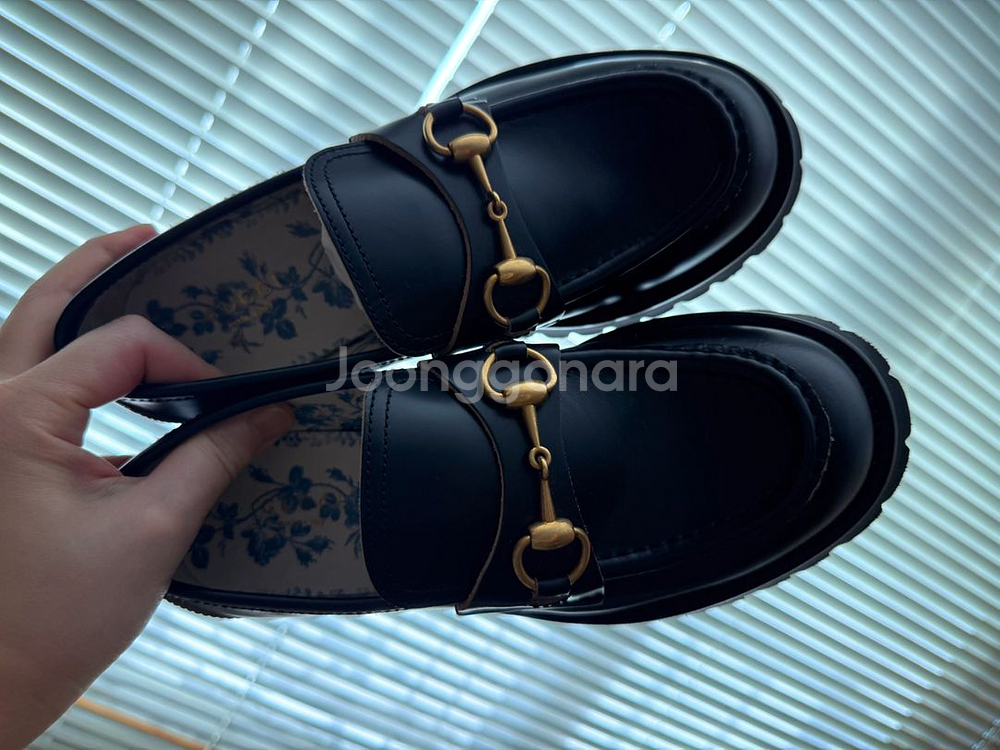 구찌 여성 레더 로퍼--1