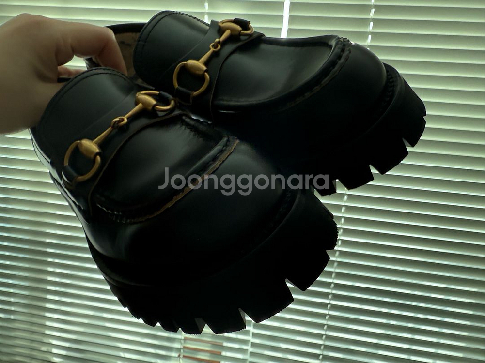 구찌 여성 레더 로퍼--2