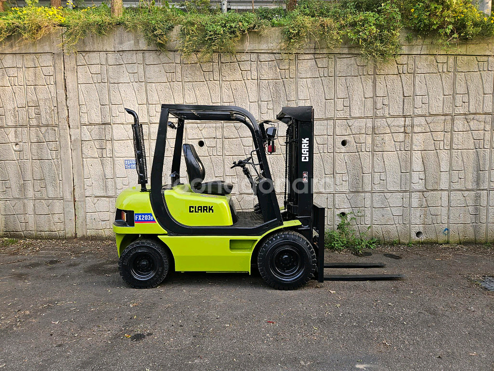 중고지게차 삼성 클라크 FX203D 디젤 2톤 지게차--0