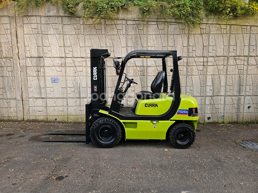 중고지게차 삼성 클라크 FX203D 디젤 2톤 지게차--1