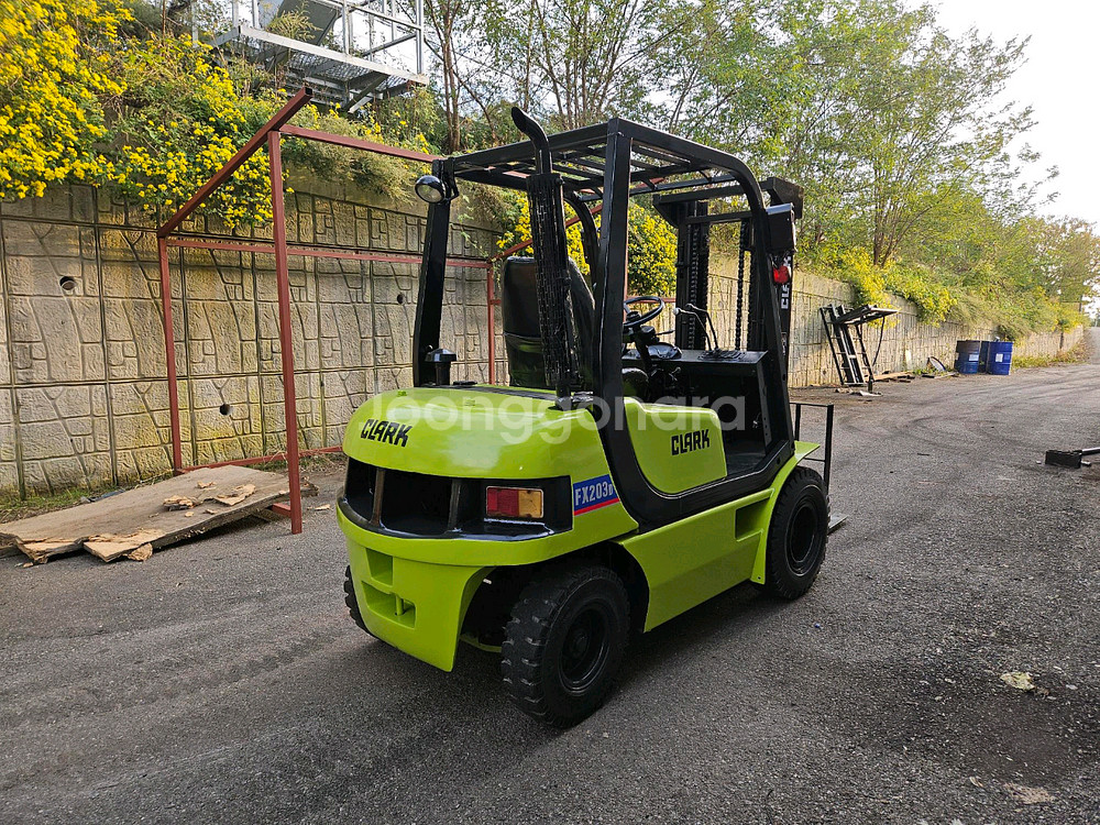 중고지게차 삼성 클라크 FX203D 디젤 2톤 지게차--3