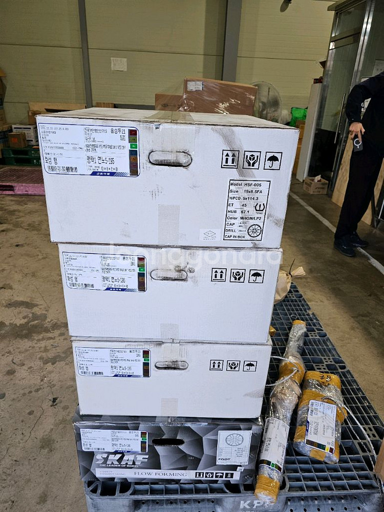 아바아게르CIR 19인치 플래티넘실버 판매--1