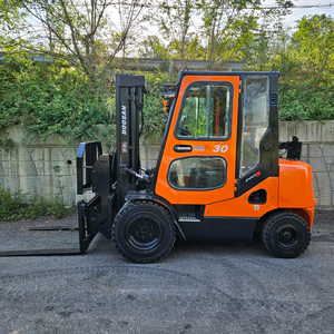 중고지게차 두산 D30S-5 디젤 3톤 힌지드 지게차