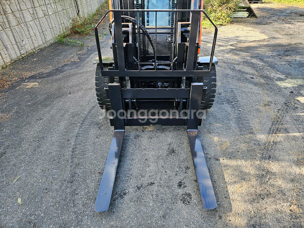 중고지게차 두산 D30S-5 디젤 3톤 힌지드 지게차--9