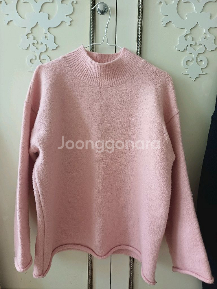 여성 니트 스웨터 2만원에 판매합니다--0