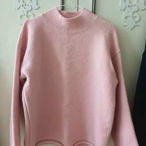 여성 니트 스웨터 2만원에 판매합니다