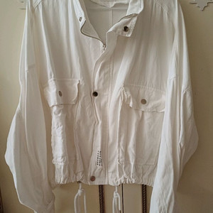 화이트 코튼 트렌치 재킷