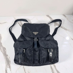 프라다백팩