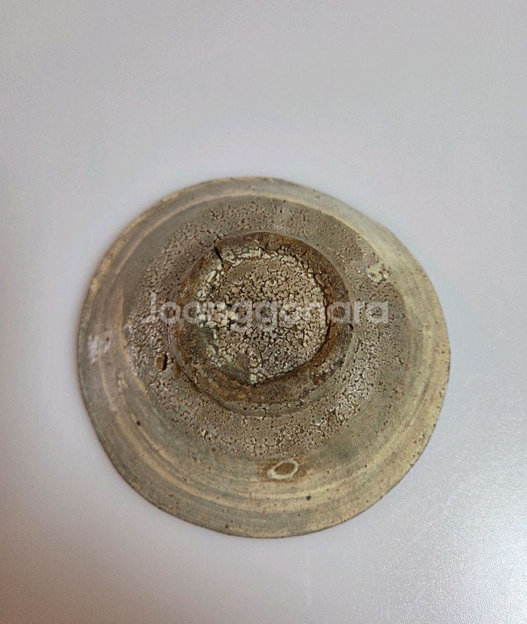 고미술품 조선초기 분청사기 웅천 두동리 귀얄다완--5