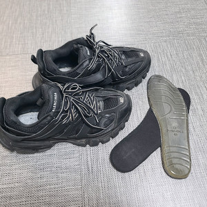 발렌시아가 트랙 스니커즈 블랙 40사이즈