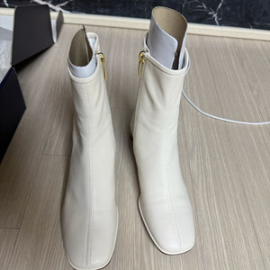 슈콤마보니 앵클부츠 240 아이보리 팝니다, 램스킨입니다