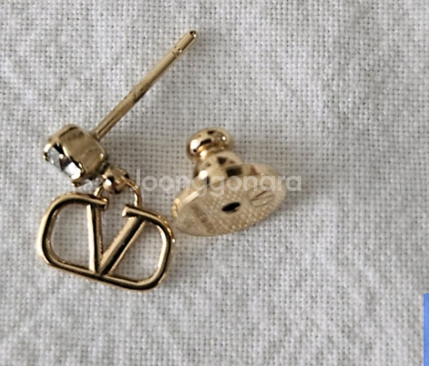 발렌티노 V로고 크리스탈 귀걸이--3