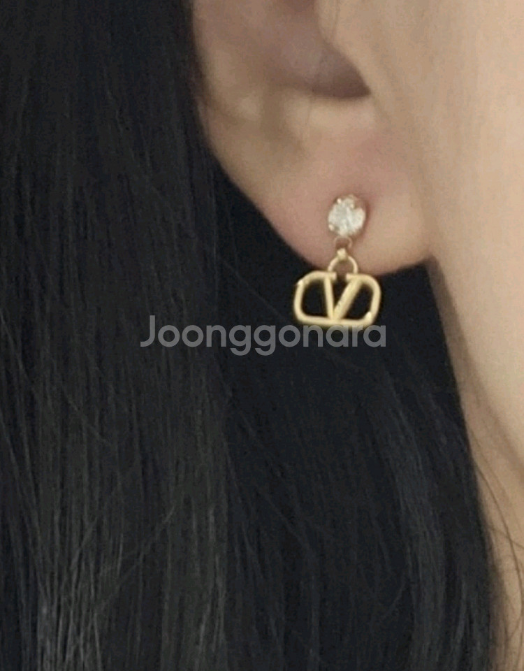 발렌티노 V로고 크리스탈 귀걸이--5