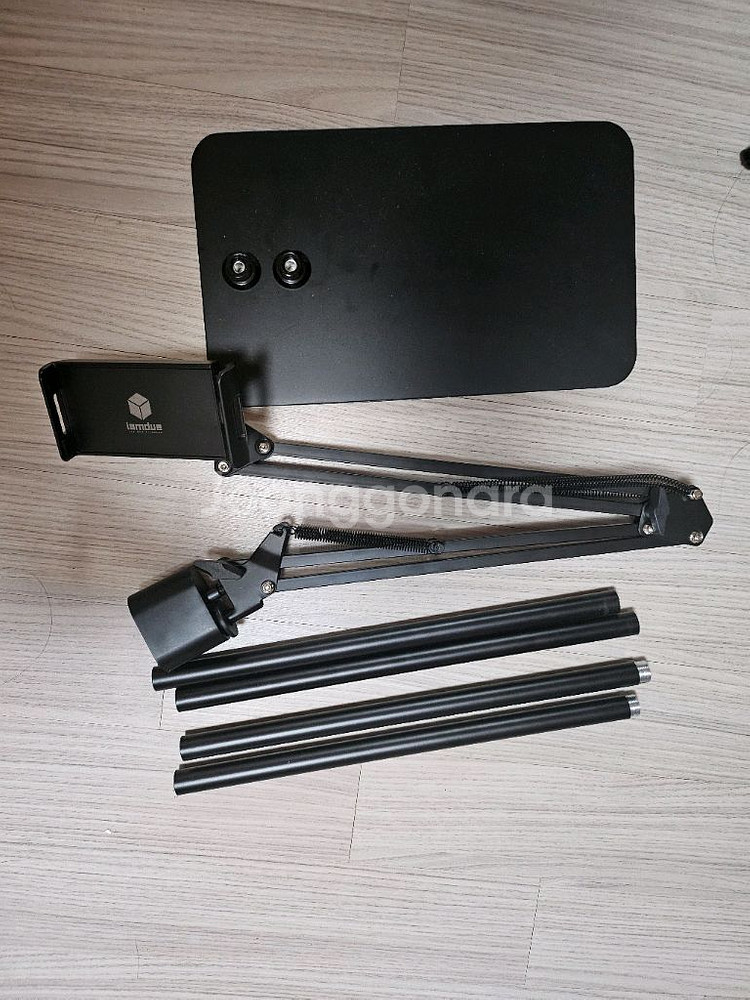 누워서 핸드폰,아이패드 가능한 자바라 거치대 팝니다--0