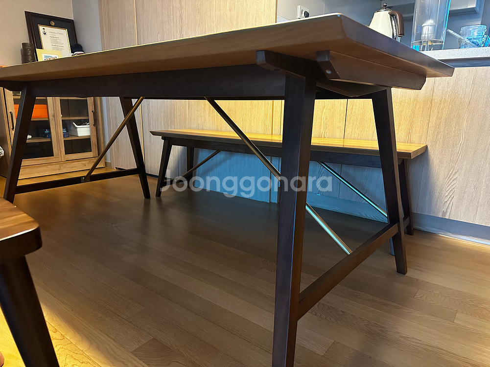 까사미아 원목 테이블 식탁 (6인용)--2