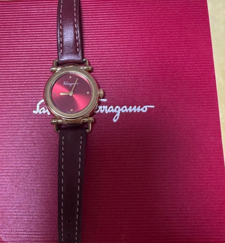 페라가모 여성시계 풀박--1