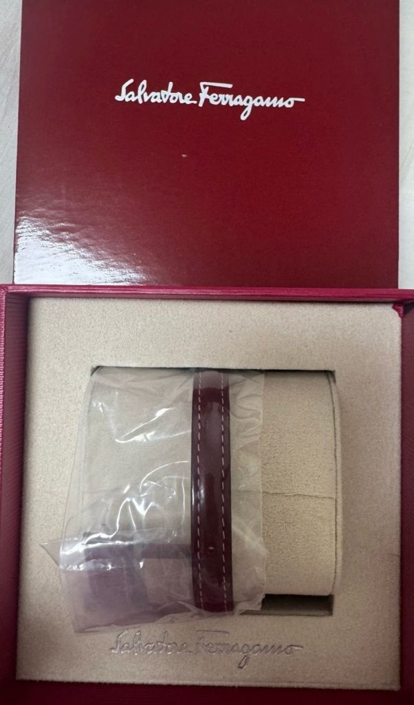 페라가모 여성시계 풀박--5