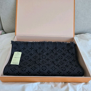 새상품급 루이비통 모노그램 클래식 스카프 M78526