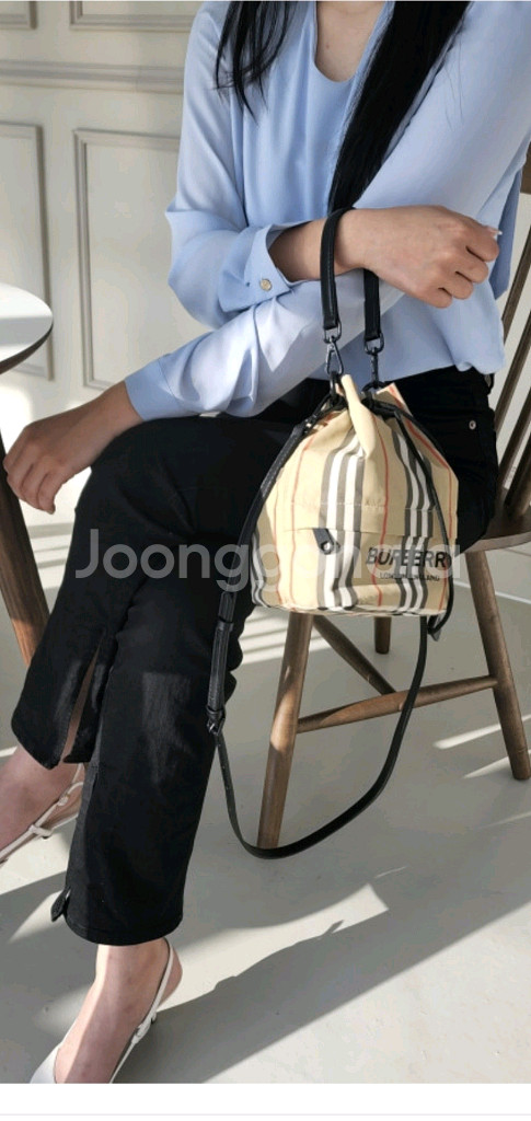 버버리 버킷백/크로스백 새상품급 정품(감정O)프라다구찌--0