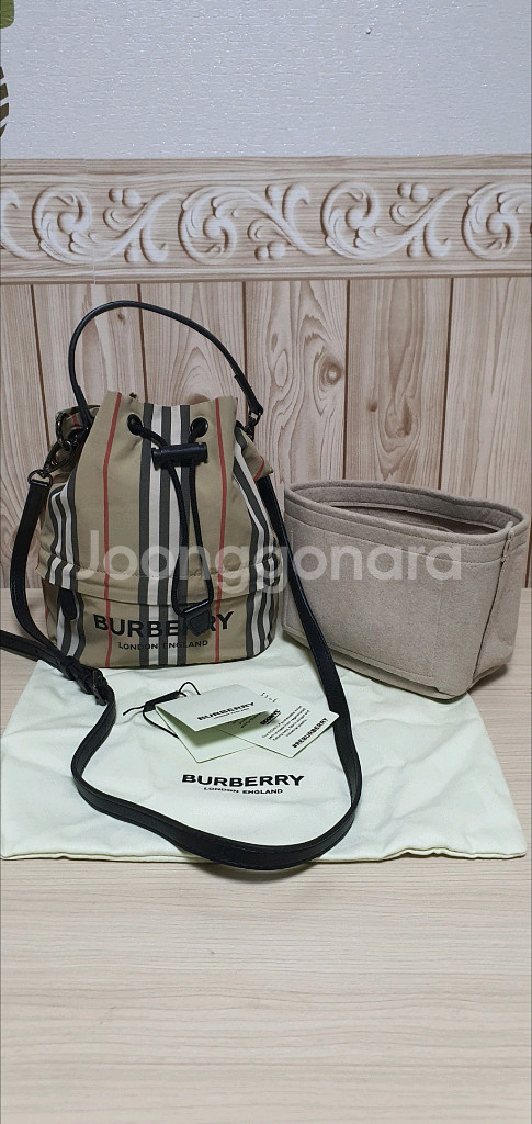 버버리 버킷백/크로스백 새상품급 정품(감정O)프라다구찌--1