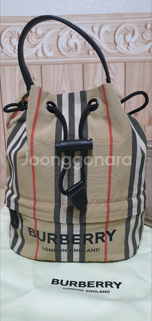 버버리 버킷백/크로스백 새상품급 정품(감정O)프라다구찌--2