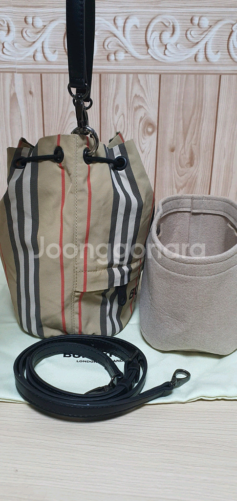 버버리 버킷백/크로스백 새상품급 정품(감정O)프라다구찌--7