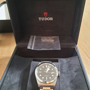 튜더 블랙베이 41 팝니다.