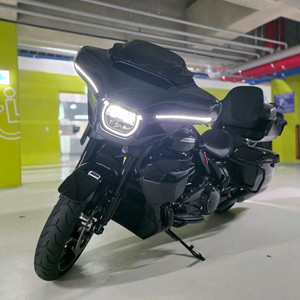 할리데이비슨 24년식 스트리트 글라이드 올블랙 신차급