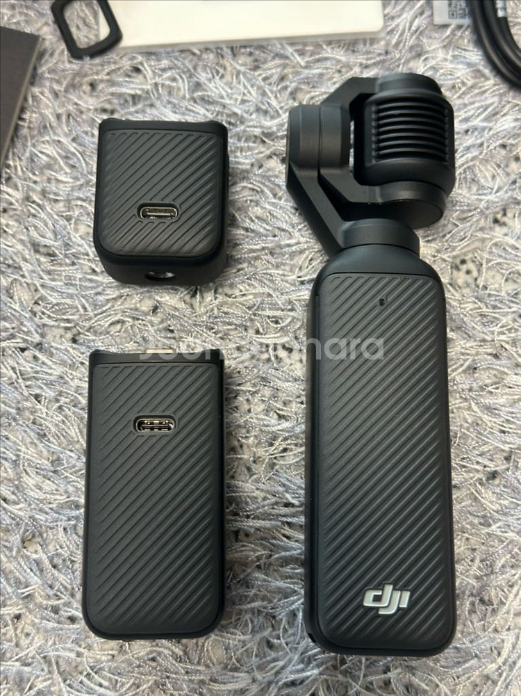 dji 오즈모 포켓3 크리에이터콤보 박스풀 팝니다--5